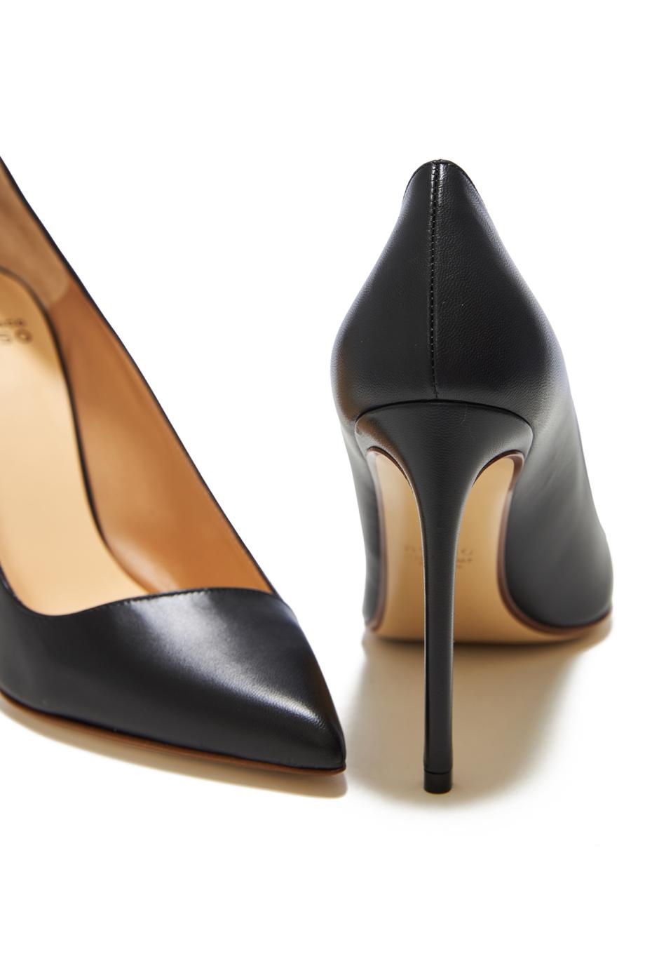 Asymmetric 105 leather pumps