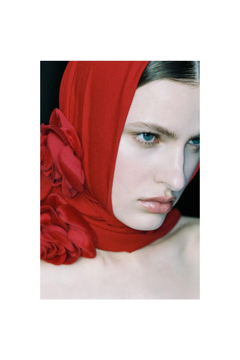 Brooch jersey veil scarf