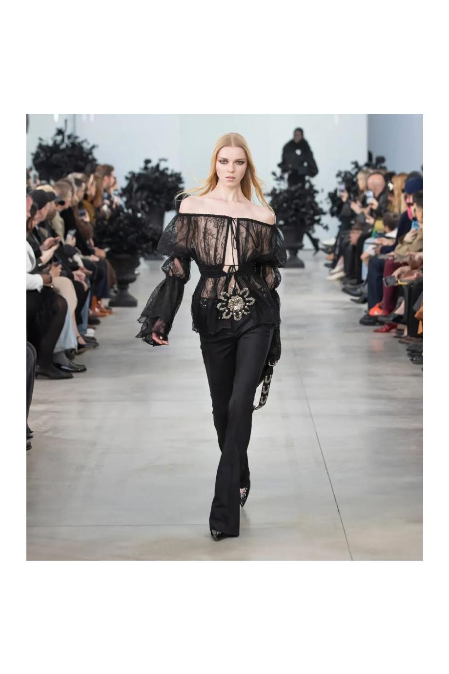 Chantilly lace shirt with gathering