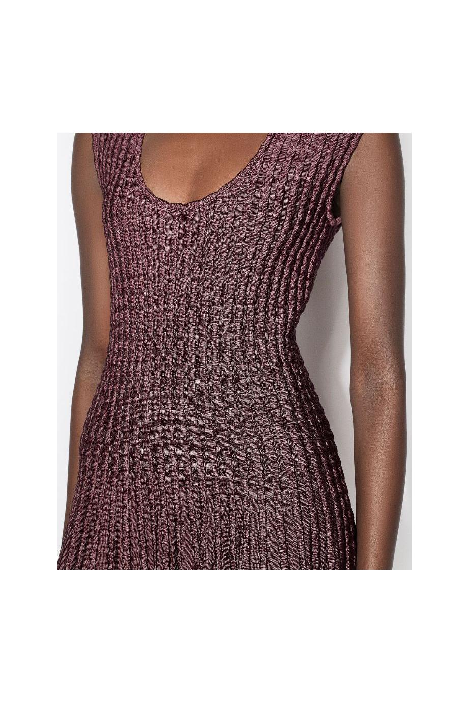 Pleated knitted midi dress in bordeaux 