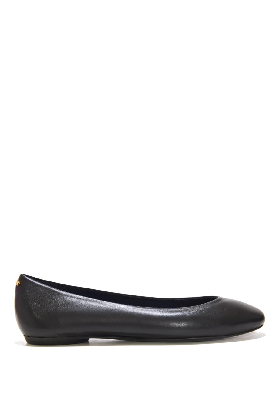 Leather flats in black 