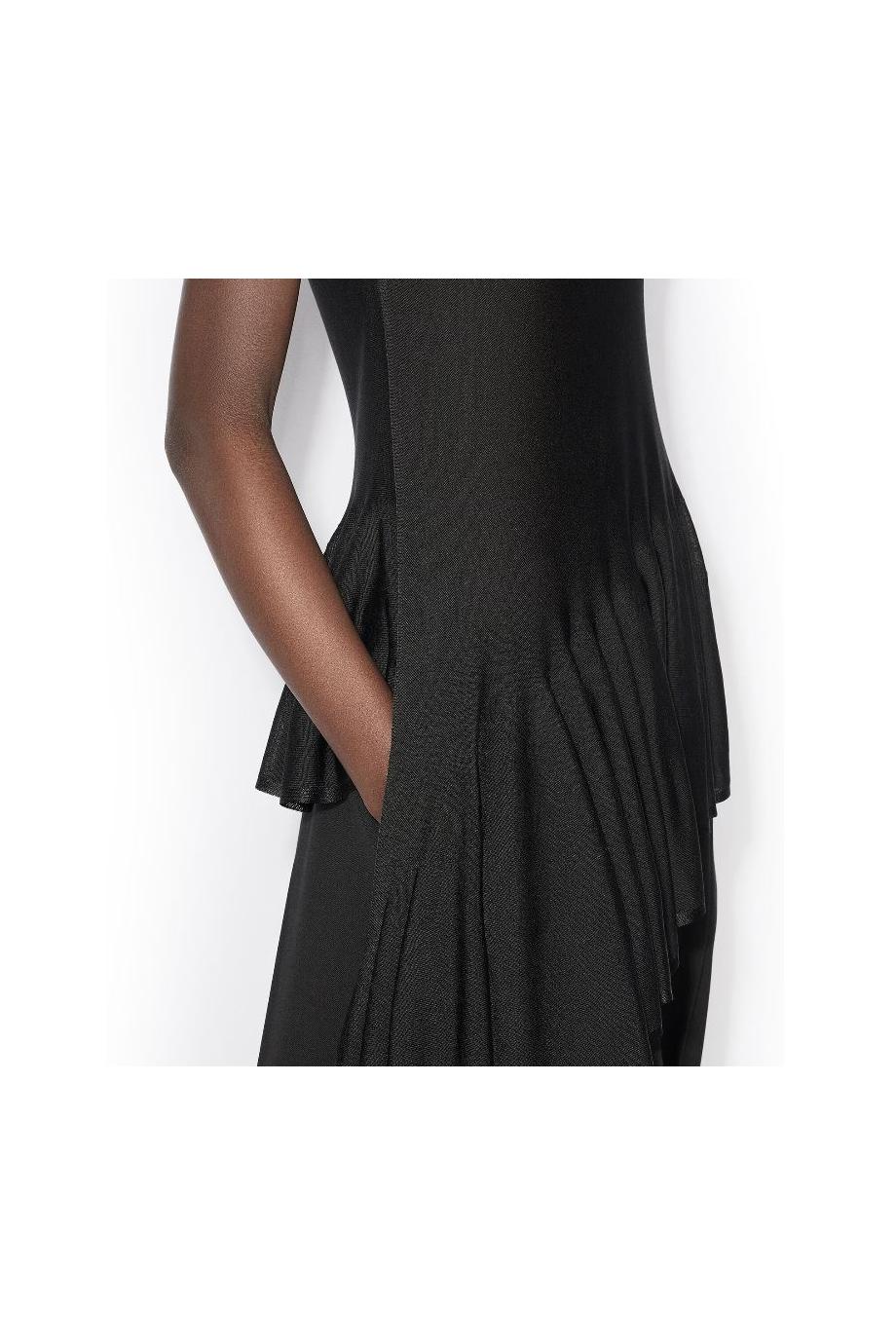 Asymmetric crepe top in black 