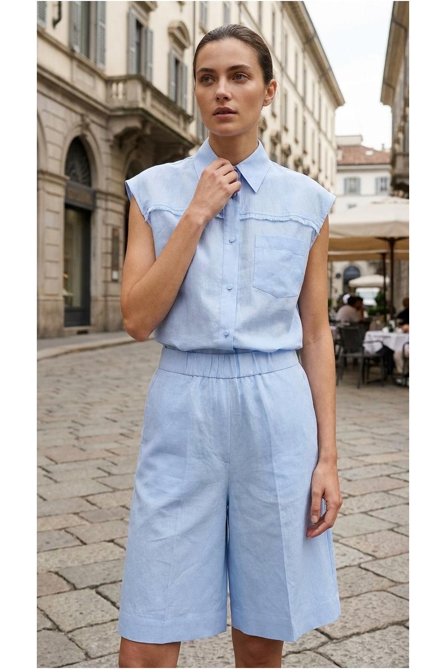 Linen shorts in blue