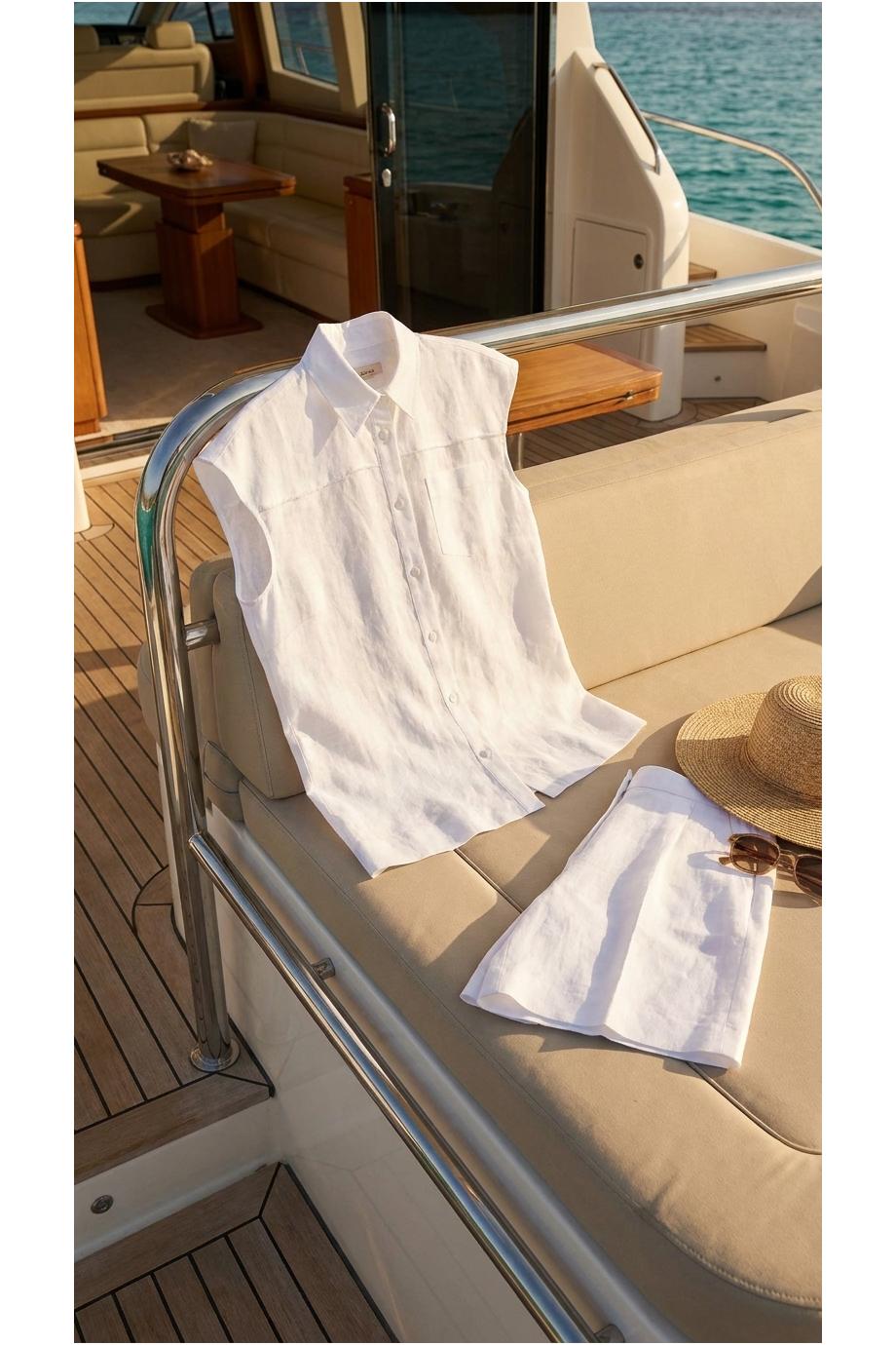 Linen shorts in white