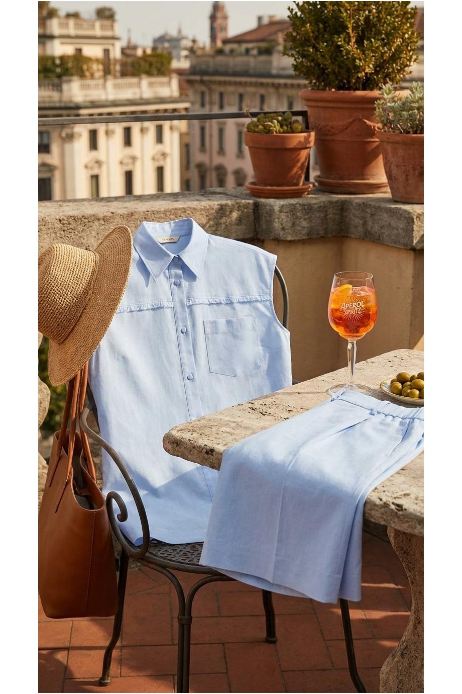 Linen shorts in blue