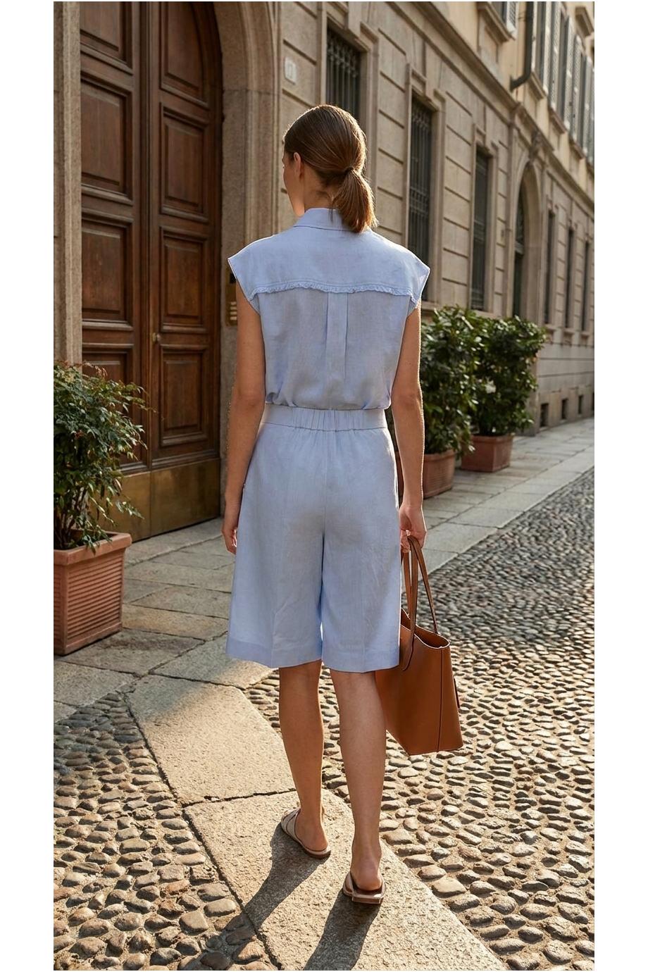 Linen shorts in blue
