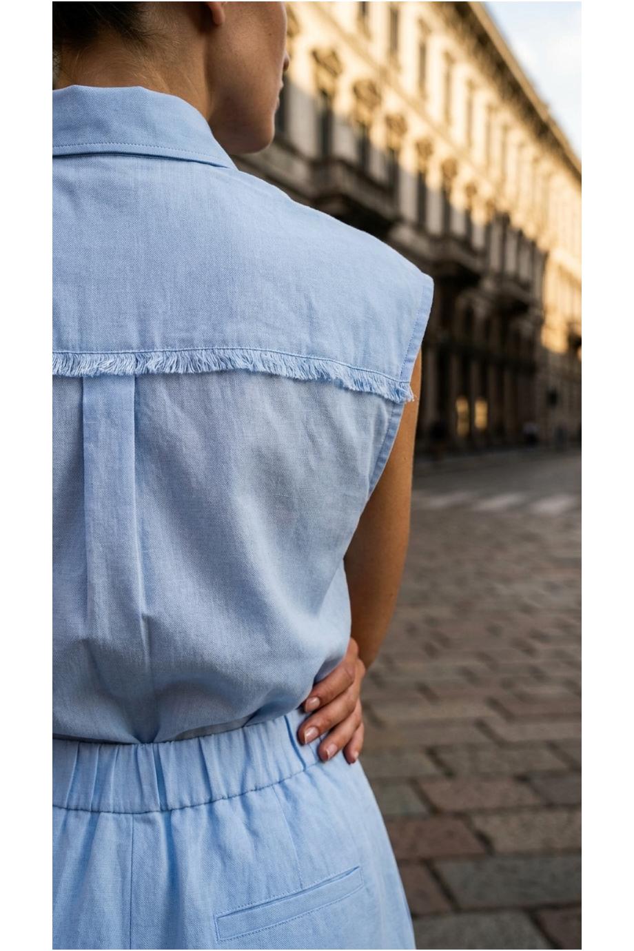 Linen shorts in blue