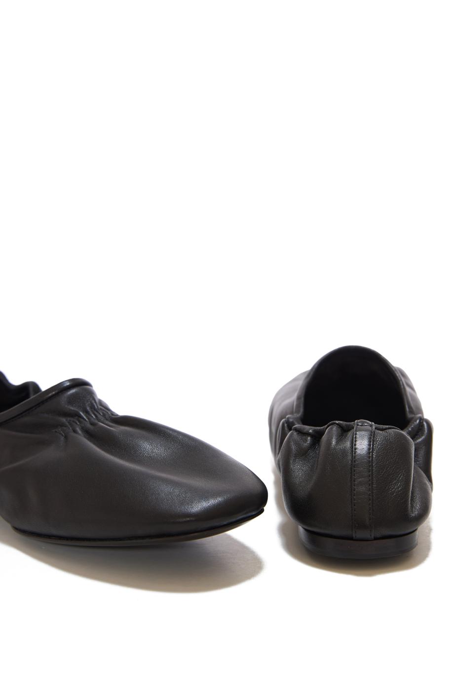 Supple Leather slippers in black
