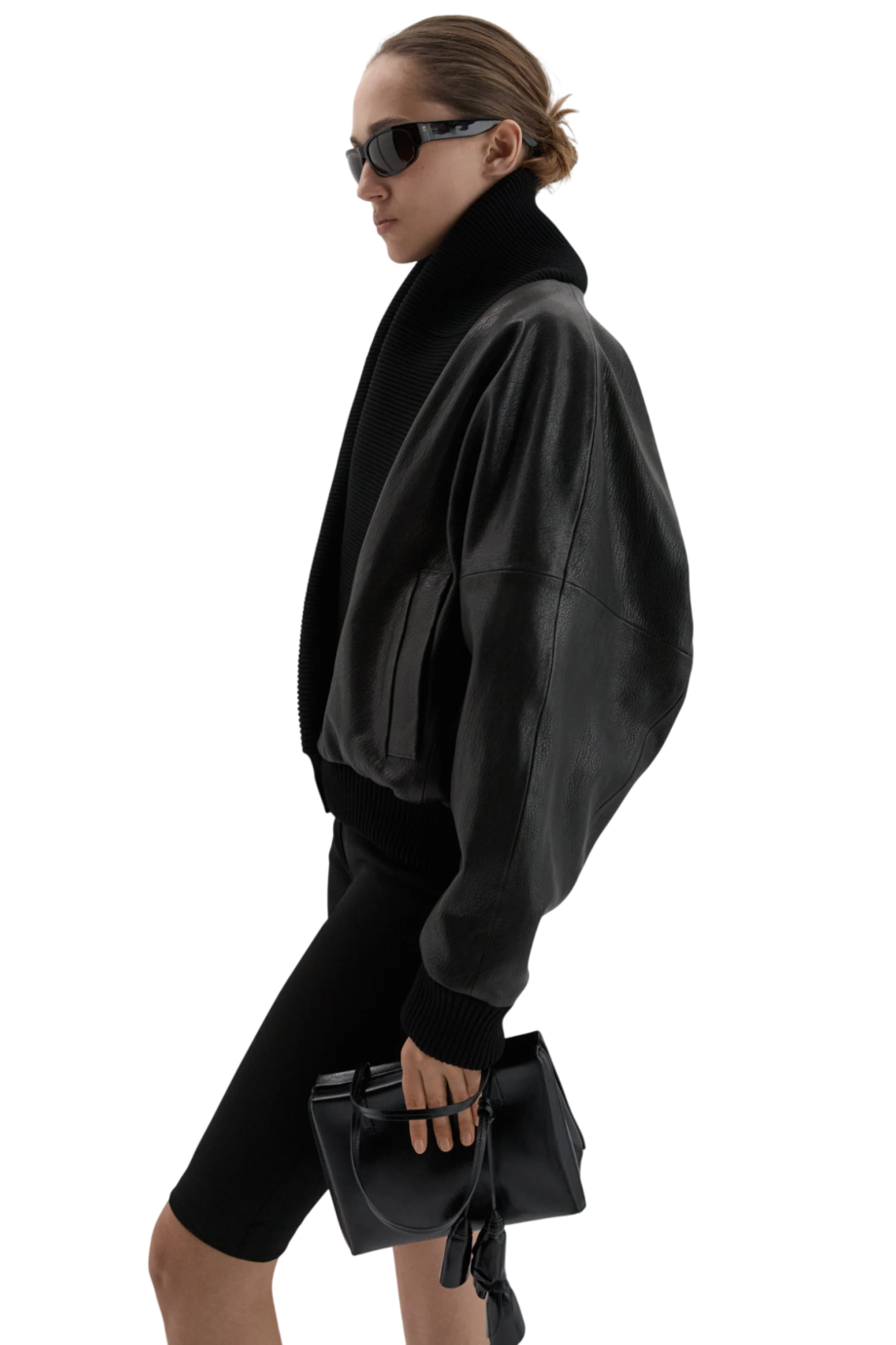 Viscose-blend capri pants in black