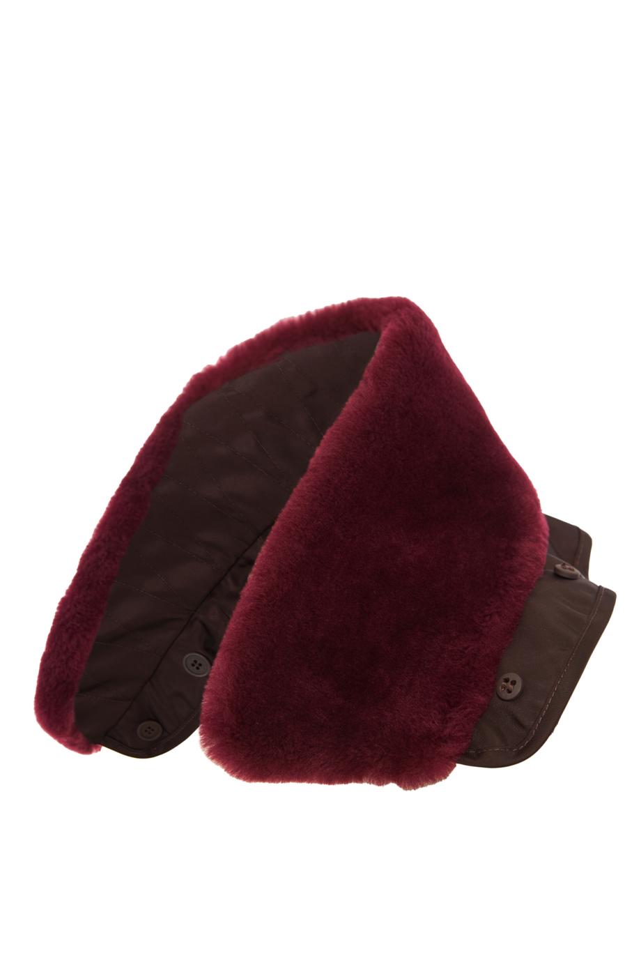 Shearling collar in wine