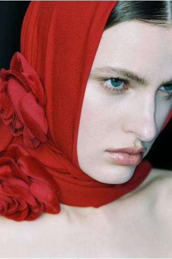 Brooch jersey veil scarf