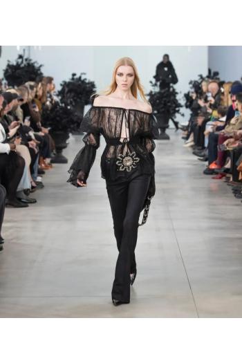 Chantilly lace shirt with gathering