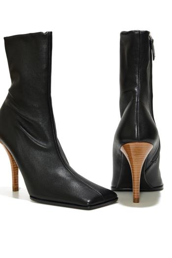 Noir soft square -wood-heel 90 grained-leather boots 