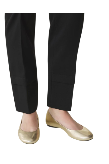 Metallic leather flats in gold 