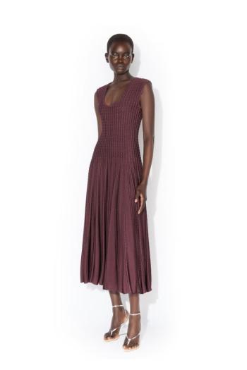 Pleated knitted midi dress in bordeaux 