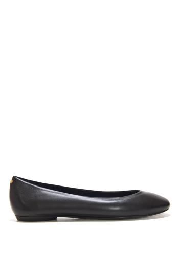 Leather flats in black 