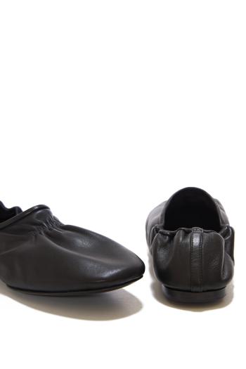 Supple Leather slippers in black