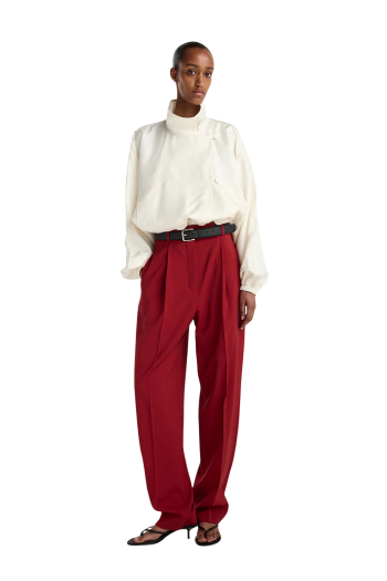 Daria single-pleat wool pants in carmine