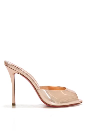 Me Dolly 100 laminated leather mules in leche