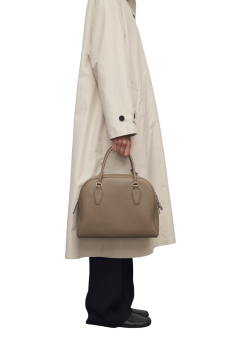 India 12 leather bowling tote bag in smoked taupe 